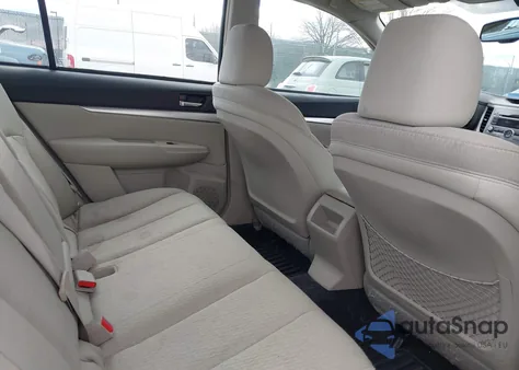 2010 Subaru Legacy 2.5I z USA, uszkodzony, nr VIN 4S3BMBA68A3220241